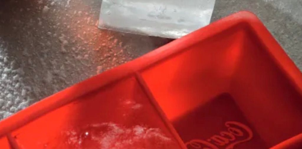 Gratis) Coca Cola Eiswürfelform kostenlos beim Kauf von Cola-Produkten im Wert von 9€ (ab 09.02., auch rückwirkend!)