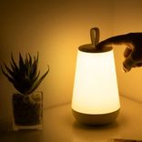 Homvos LED Nachttischlampe (15 Farben, 3 Modi, Touch) für 13,99€ inkl. Prime Versand (statt 20€)