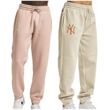 New Era New York Yankees League Essential Relaxed Jogger Herren Jogging-Hose in rosa o. beige für je 29,99€ inkl. Versand (statt 45€) 