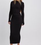 NA-KD Maxikleid mit gestrickten Schulterpolstern für 32,33€ inkl. Versand (statt 66€) - nur in XXS und XS!