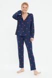 Trendyol Collection Marineblauer Strick-Pyjama Herzmuster für 10,58€ inkl. Versand (statt 22€)