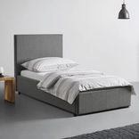 Mömax: Polsterbett in Dunkelgrau ca. 90x200cm für 318,10€ inkl. Versand (statt 360€)