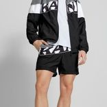 Karl Kani Regular Fit Shorts mit Label-Stitching in black für 24,89€ inkl. Versand (statt 48€)