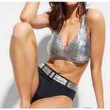 BonPrix: Stilvoller Bikini mit dekorativem Gürtel (versch. Farben) für je 22,98€ inkl. Versand (statt 32€)