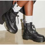 Dr. Martens Sale mit bis zu 30% Rabatt - z.B. ﻿Dr. Martens Jarrick II Geschnürte Leder Plateaustiefel für 175€ (statt 250€)