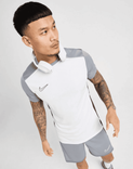 Nike Academy Herren T-Shirt in Weiß-Grau für 21,99€ inkl. Versand (statt 30€)