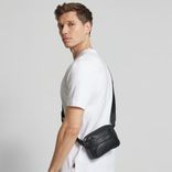Hugo Handtasche mit Label-Applikation Modell Speedyork in black für 74,99€ inkl. Versand (statt 88€)