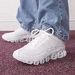 ASOS Sale mit bis zu 60% Rabatt + 20% Extra auf ausgewählte Styles - z.B.  adidas Originals Megaride Sneaker in Weiß für 61,60€ (statt 77€)