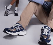 New Balance 9060 Sneaker in Marineblau und Pilzbraun für 83,60€ inkl. Versand (statt 105€)

