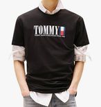 Tommy Jeans Dna Flag Tee T-Shirt aus 100% Baumwolle (versch. Farben) für je 14€ inkl. Prime Versand (statt 26€)