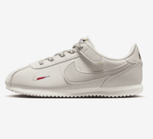 Nike Cortez EasyOn Schuh (jüngere Kinder) für 41,99€ inkl. Versand (statt 65€)