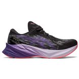 Asics mit bis zu 65% Rabatt im Wintersale - z.B.  Novablast 3 Damen Laufschuhe in Black/ Dusty Purple für 95€ (statt 120€)﻿