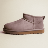 Ugg W Classic Ultra Mini Damen Boots in Sugarplum für 127,46€ inkl. Versand (statt 145€)