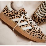 adidas Originals Handball Spezial Sneaker mit Leopardenmuster und Gummisohle für 43,99€ inkl. Versand (statt 67€)