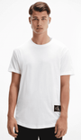 Calvin Klein Jeans Badge Turn Up Sleeve Herren T-Shirt (vers. Farben) für 20,94€ inkl. Versand (statt 25€) 
