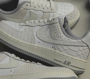 Nike Air Force 1 '07 Sneaker im "White Python"-Colourway für 96,75€ inkl. Versand (statt 139€)