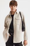 H&M Damen Shacket in Hellbeige für 21,98€ inkl. Versand (statt 40€) - Abholung: 16,99€