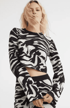 H&M Kurzer Jacquard-Pullover für 5,99€ bei Abholung (statt 26€) - Versand ab 25€ kostenfrei! 