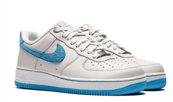 Nike Damen Air Force 1 LXX "University Blue" für 99,95€ inkl. Versand (statt 120€)