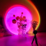 Comokin LED Projektionslampe "Sunset Lamp" mit 16 Modi für 10,79€ inkl. Prime Versand (statt 27€)